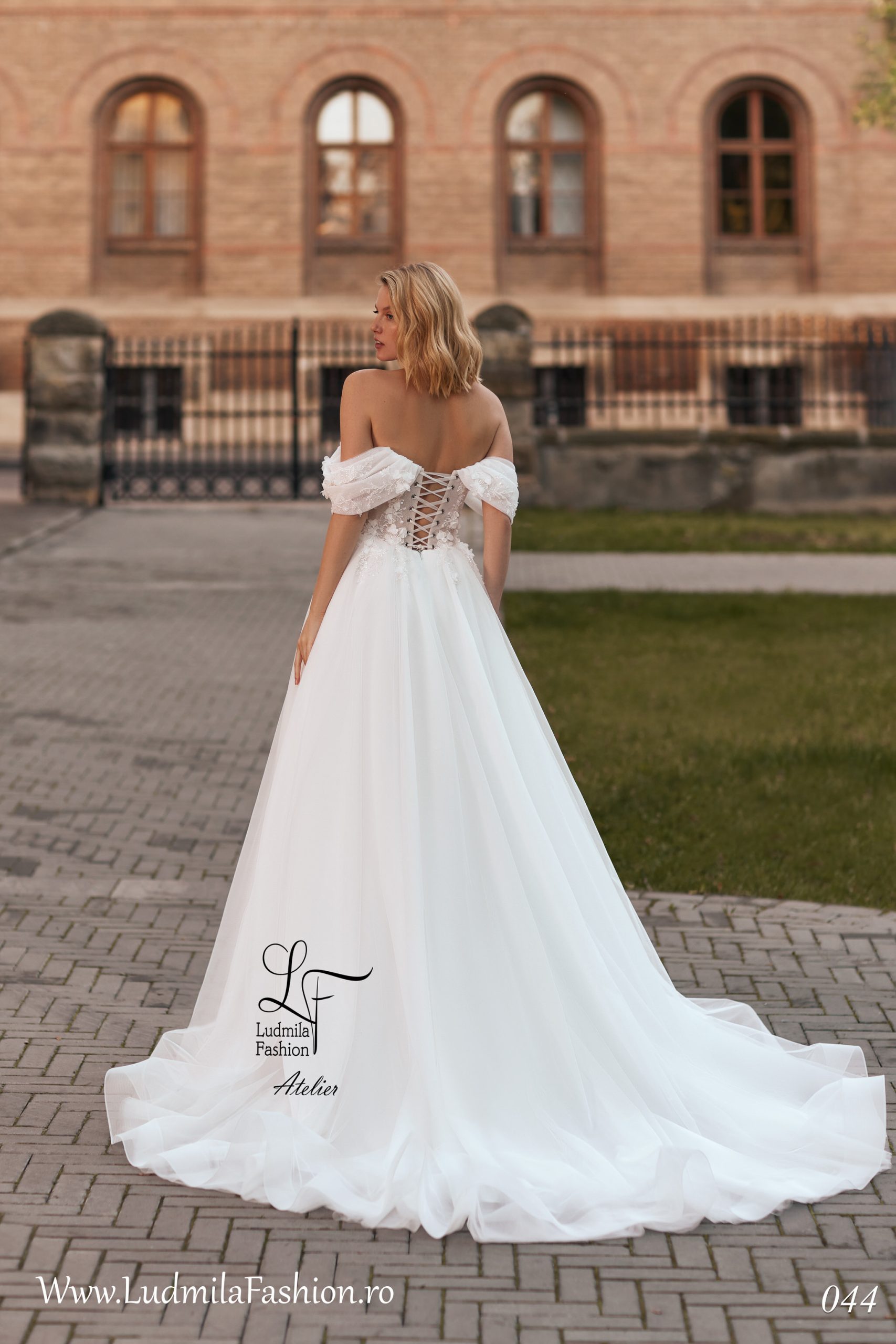 Rochie de mireasă 2024-44 - imagine 3
